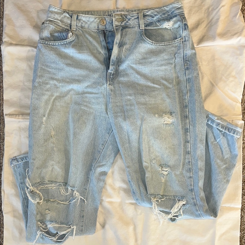 ZARA: Z1975 Ripped Mom Fit Light Washed Jeans size 8